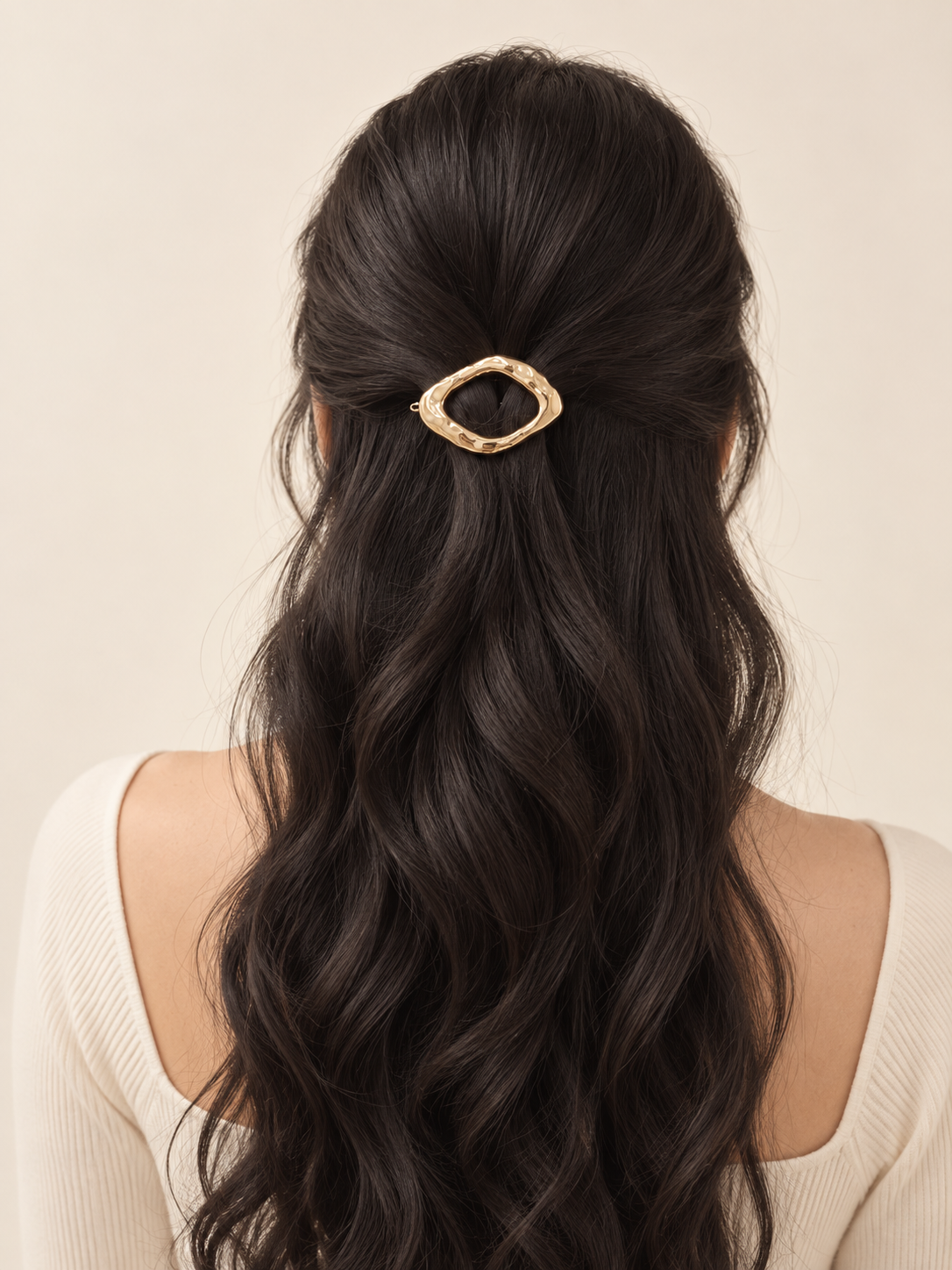Model wearing the Drift Barrette
